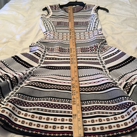 Diane Von Furstenberg Sleeveless knit dress Size S. EUC - Picture 8 of 8